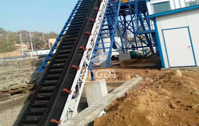 corrugated belt conveyor 1.jpg corrugated belt conveyor, large angle belt conveyor, inclined sidewall belt conveyor