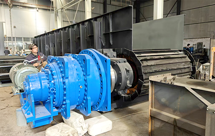 Apron feeder
